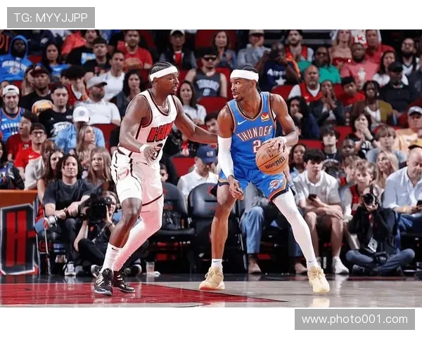 英格拉姆27分6助攻克尼普尔24分7篮板 猛龙击败黄蜂迎四连胜