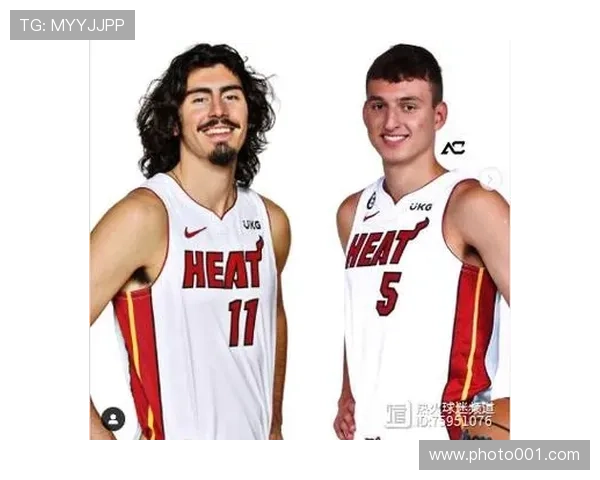 哈克斯称赞鲍威尔球风独特作为老将他让队友们更轻松发挥 哈克斯称赞鲍威尔球风独特作为老将他让队友们更轻松发挥